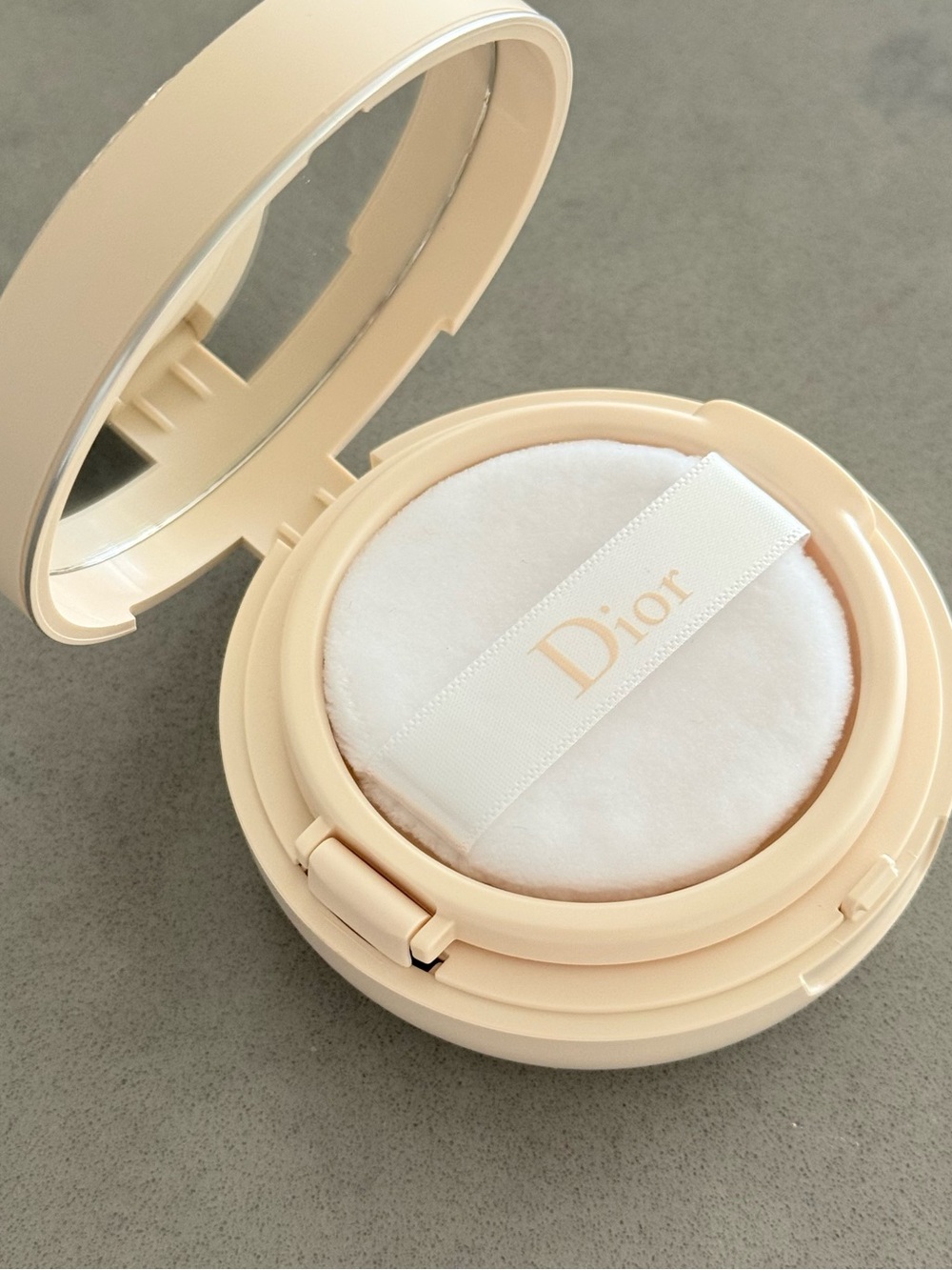 Dior Forever Cushion Powder Fair - Picture 2 of 6